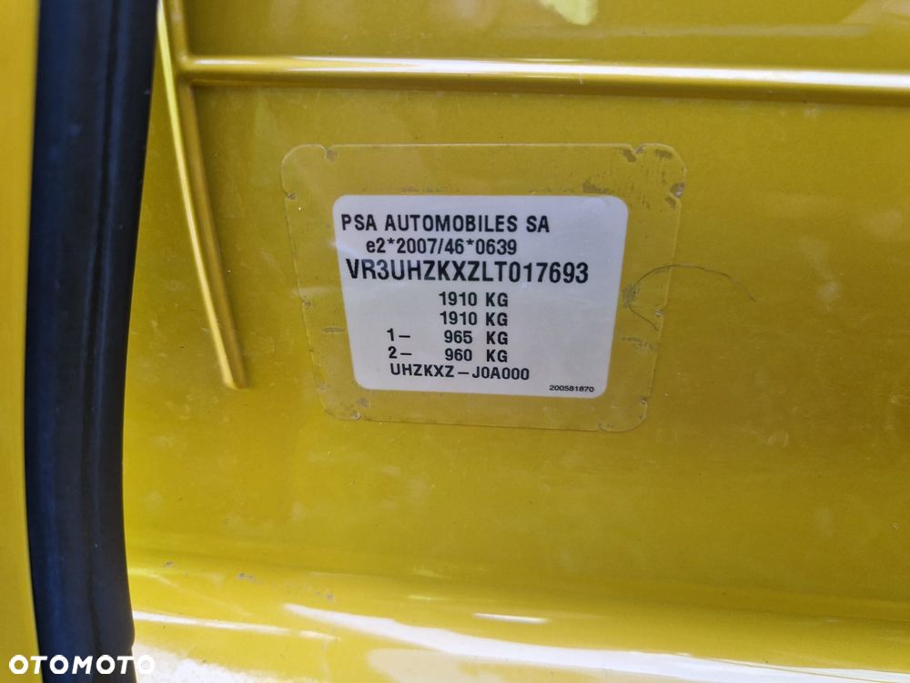 Peugeot 208 - 35