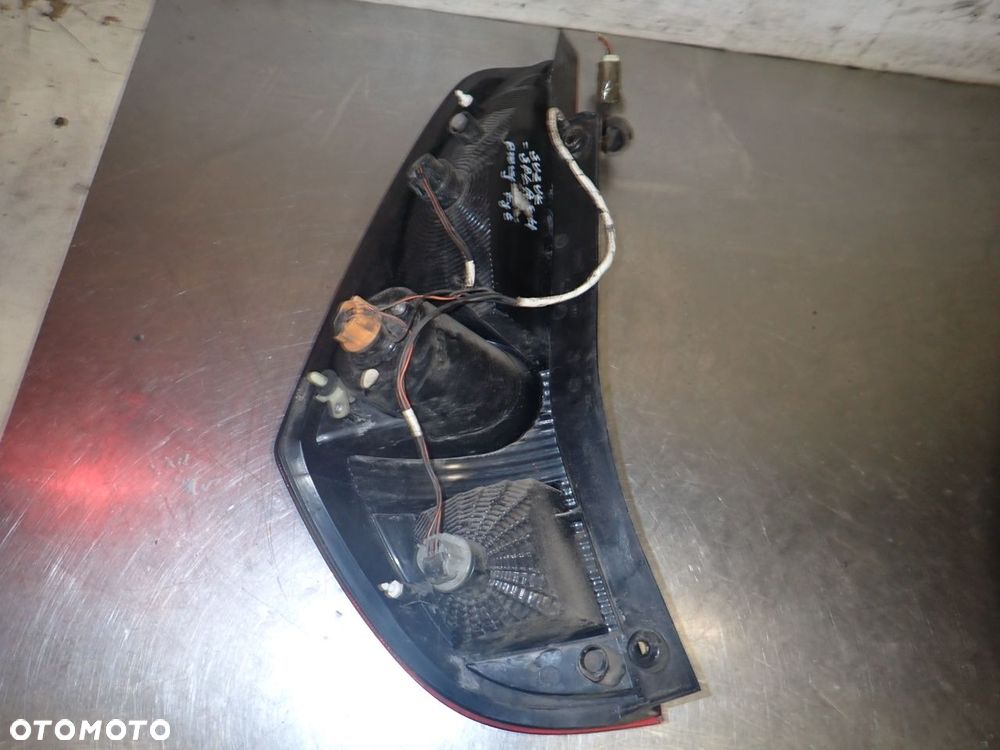 LAMPA PRAWA TYLNA SUZUKI SPLASH 1.0 - 4