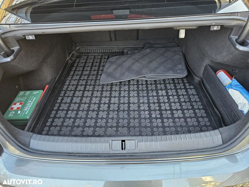 Volkswagen Passat 2.0 TDI Comfortline - 16