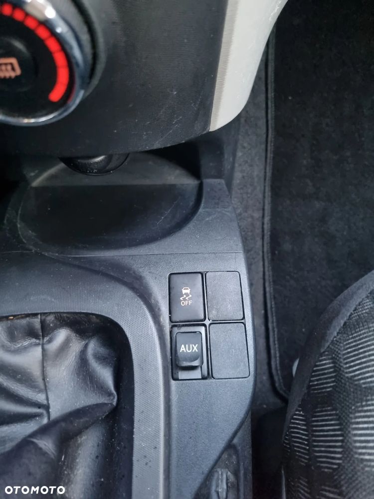 Toyota iQ - 14