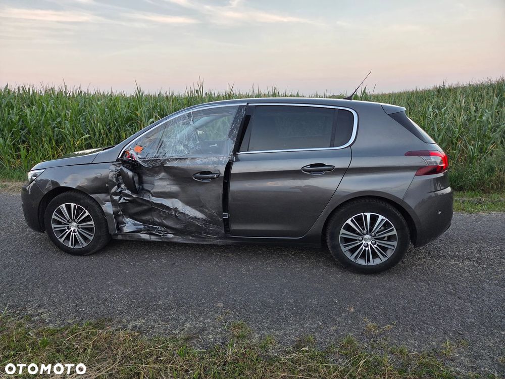 Peugeot 308 1.2 PureTech GPF Road Trip S&S EAT8 - 11