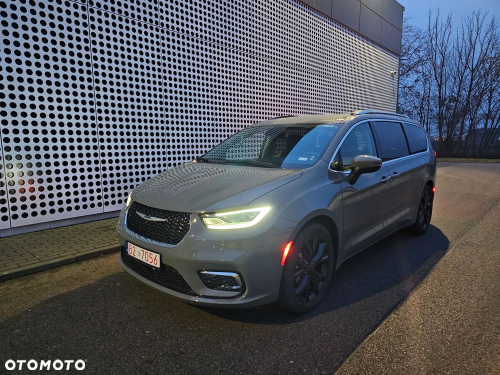 Chrysler Pacifica - 1