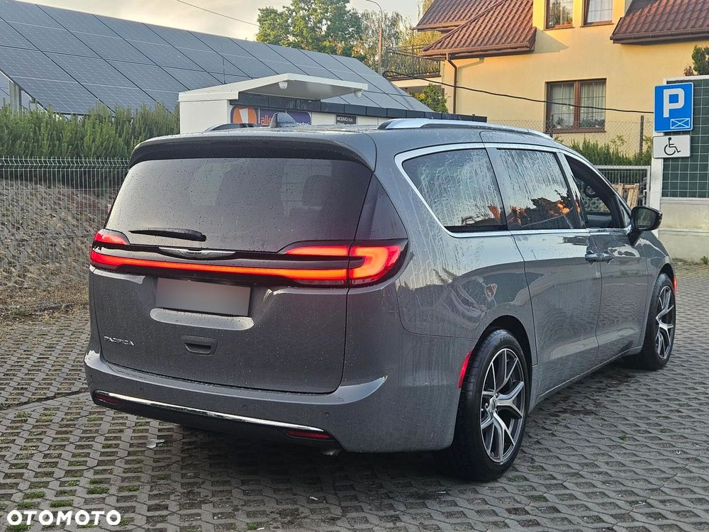 Chrysler Pacifica - 12