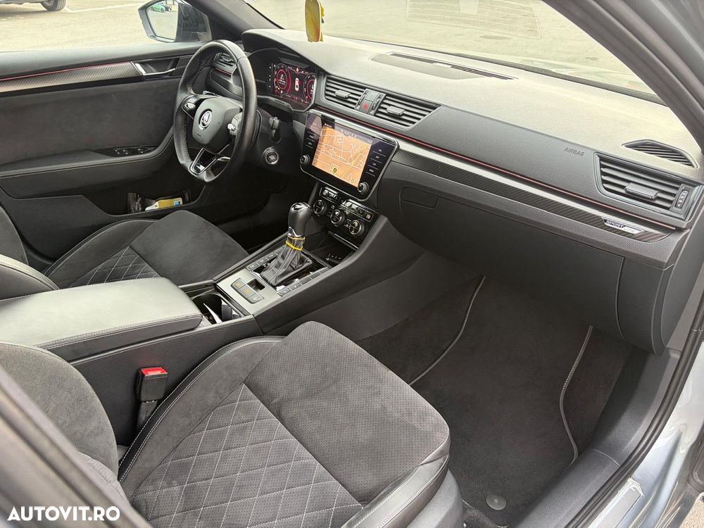 Skoda Superb 2.0 TDI DSG Sportline - 24