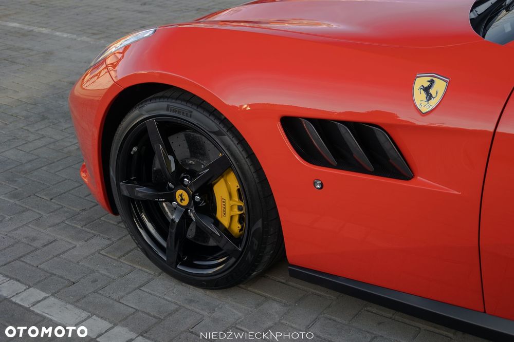 Ferrari GTC4Lusso - 7