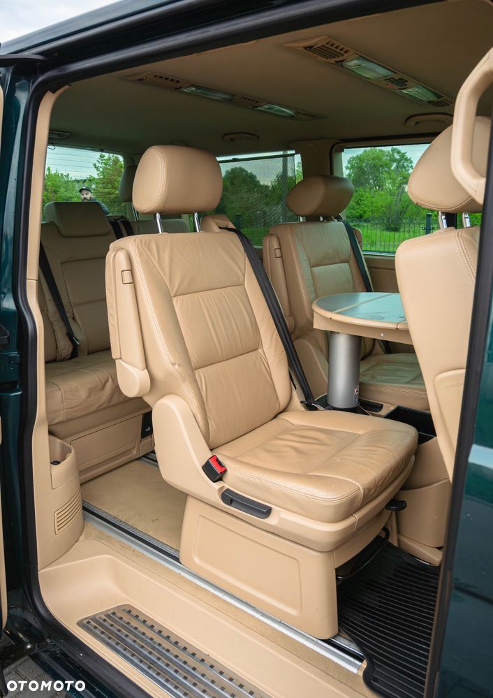 Volkswagen Multivan - 21