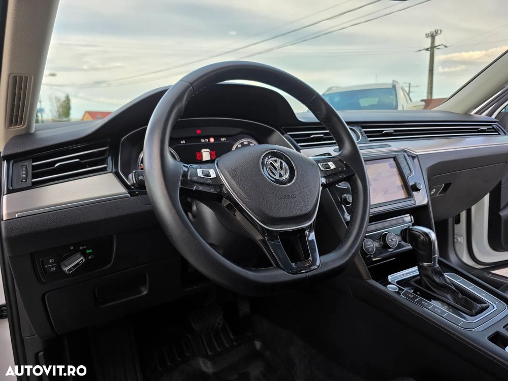 Volkswagen Passat 2.0 TDI SCR 4Motion DSG Highline - 13