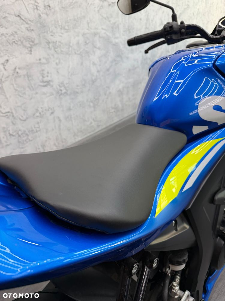 Suzuki GSX - 12