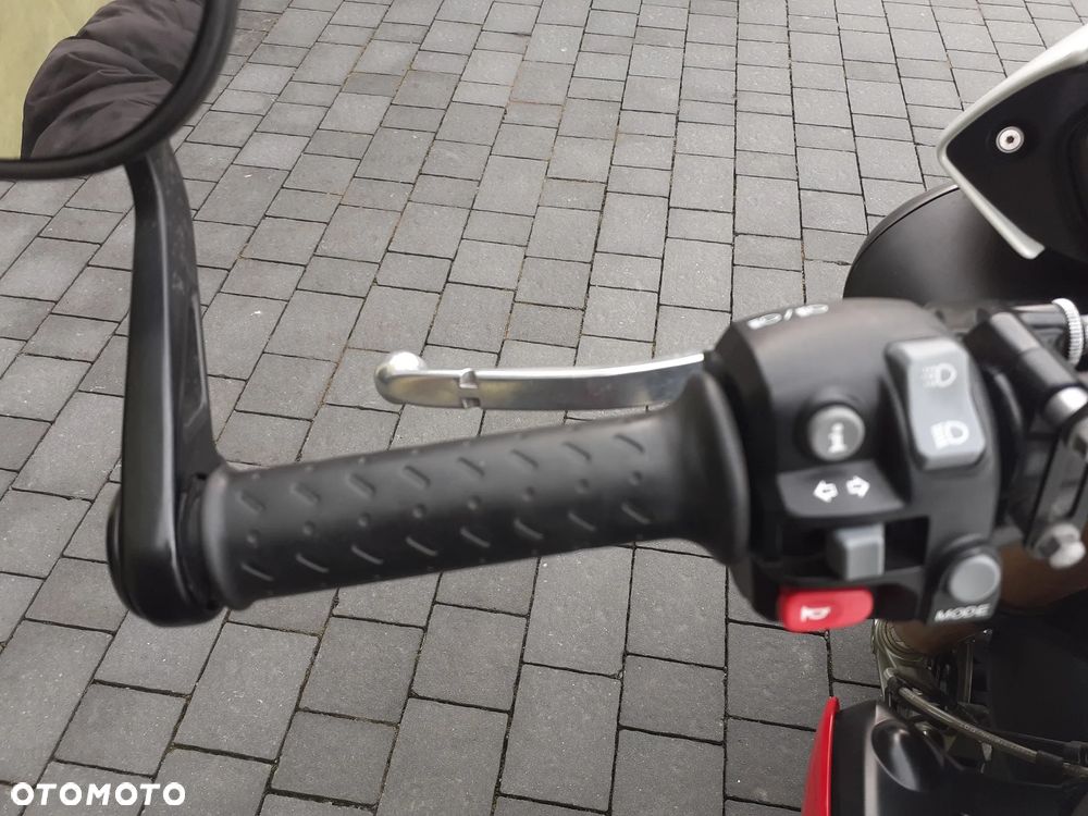 Triumph Speed Triple - 12