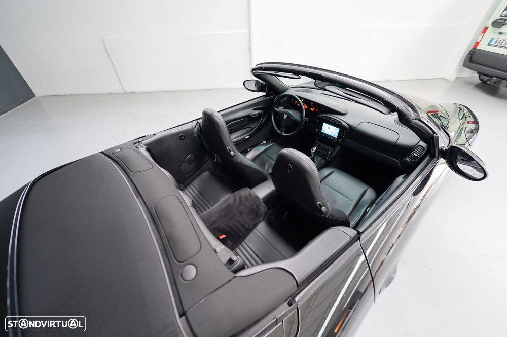 Porsche 911 (996) Carrera Cabrio - 10