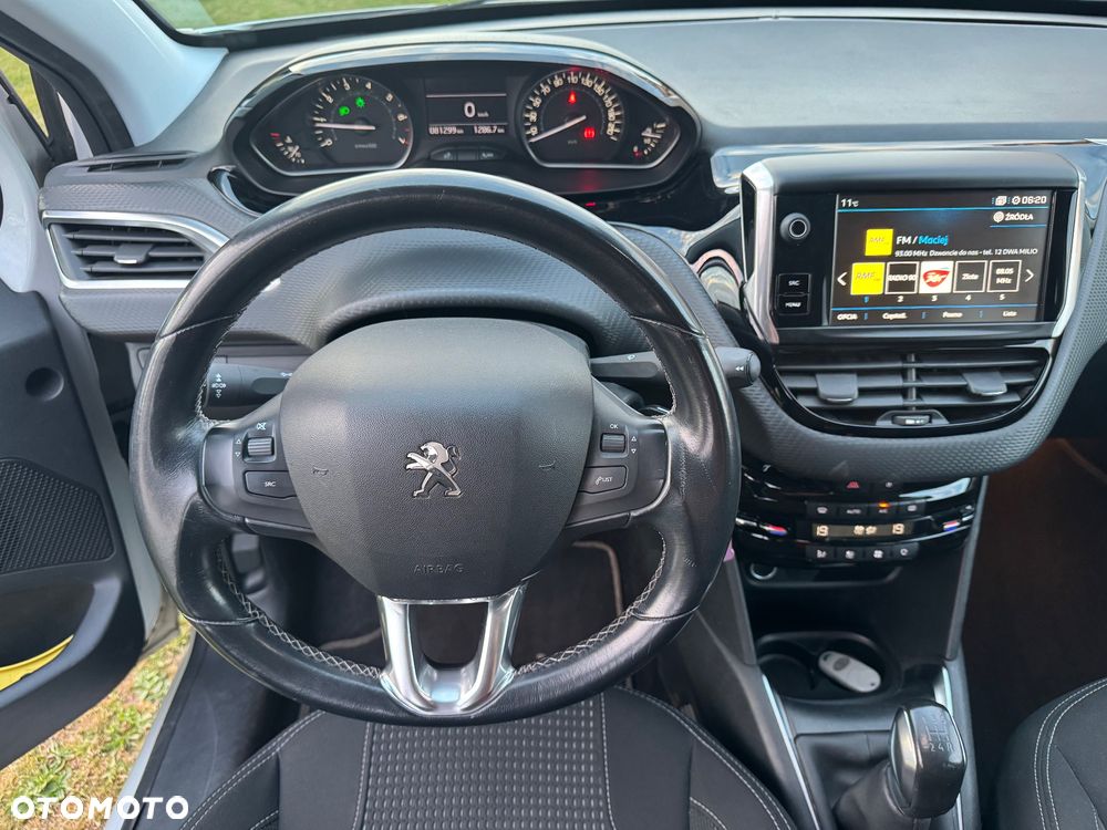 Peugeot 208 1.2 PureTech Allure - 6