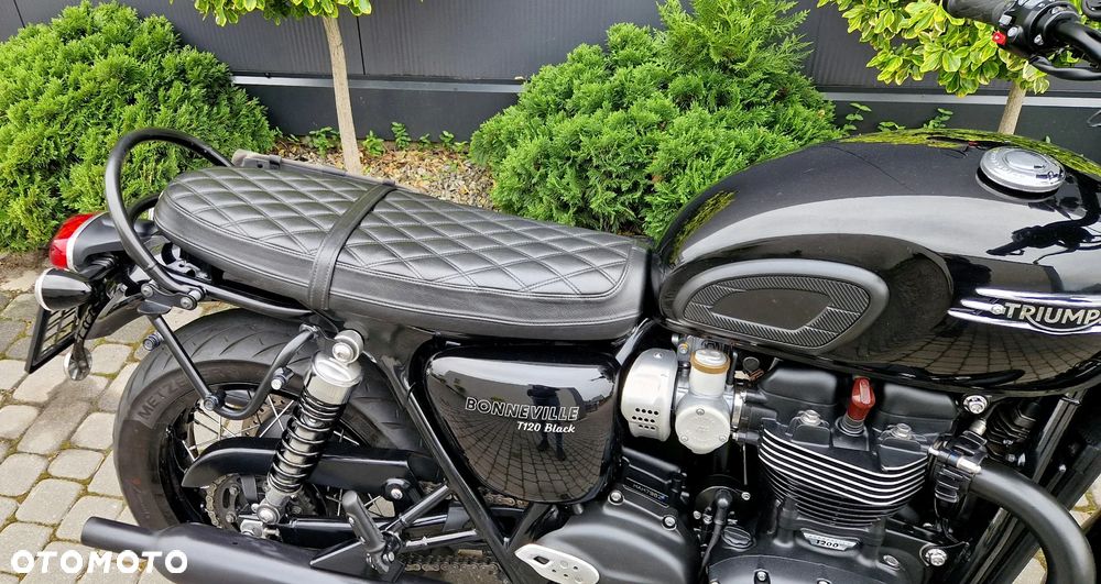 Triumph Bonneville - 18