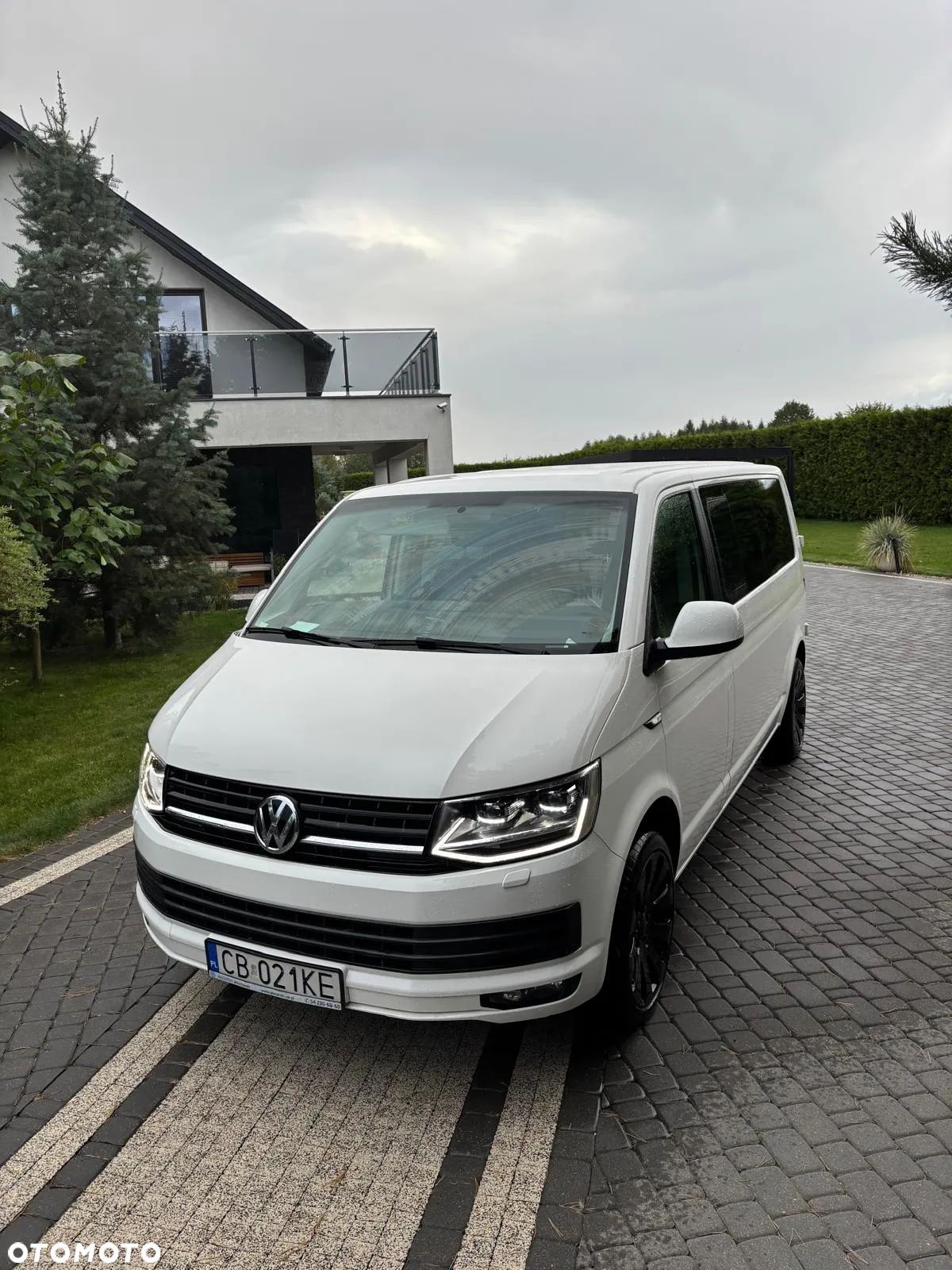 Volkswagen Caravelle - 1