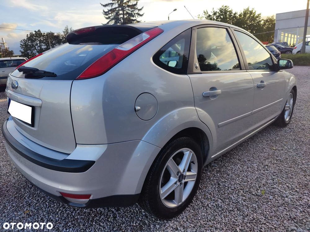 Ford Focus 1.6 Ghia - 2