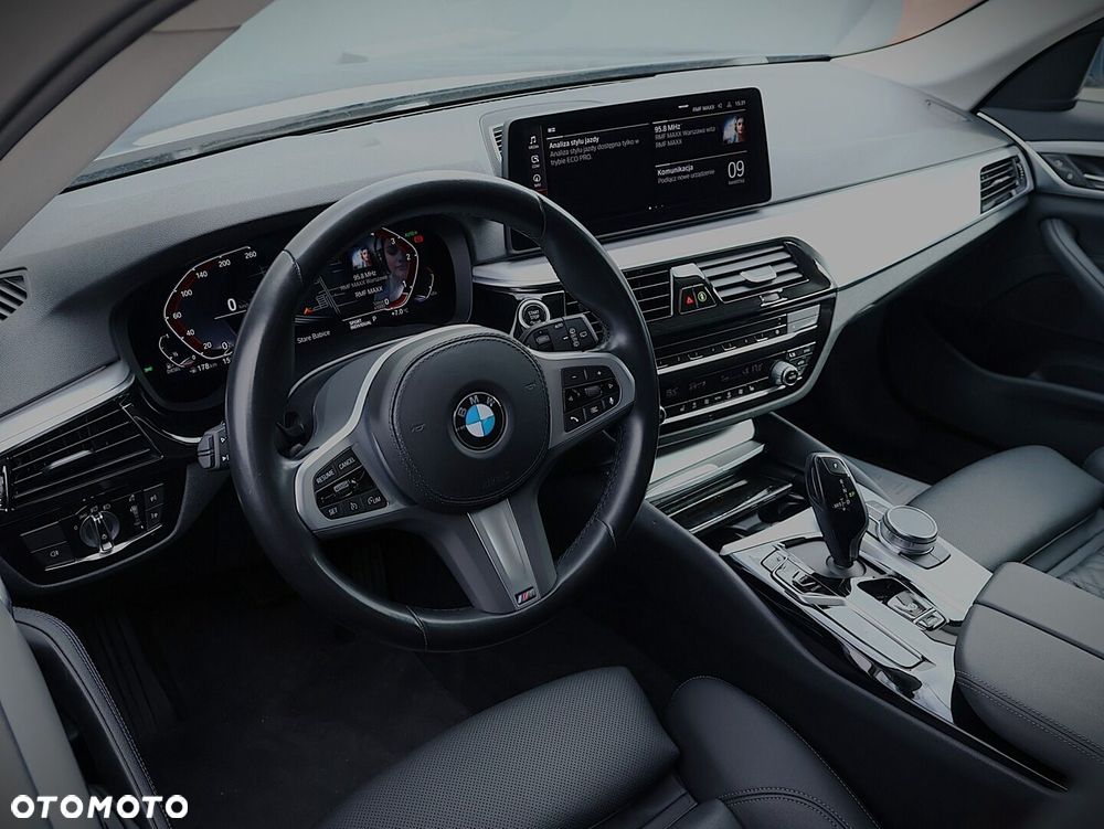 BMW Seria 5 520d xDrive mHEV - 26