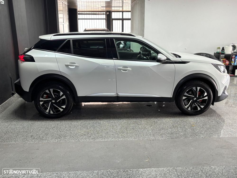 Peugeot 2008 1.2 PureTech Allure EAT8 - 4