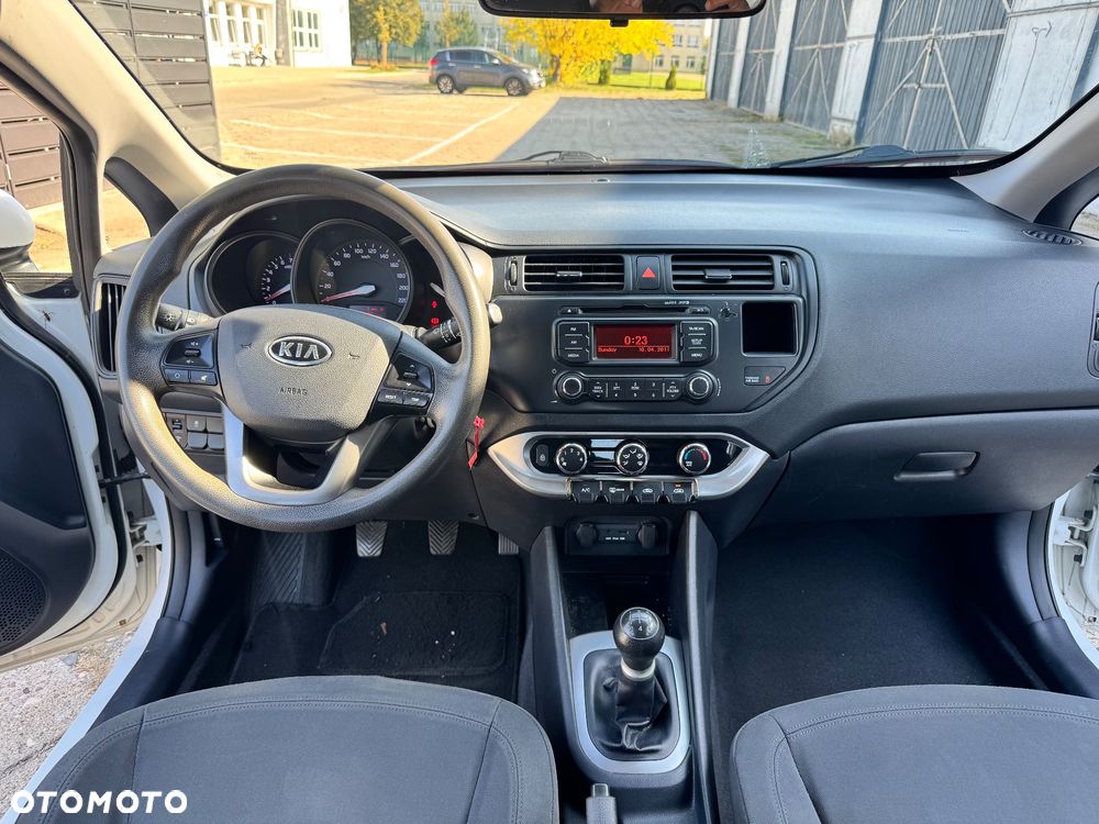 Kia Rio - 11