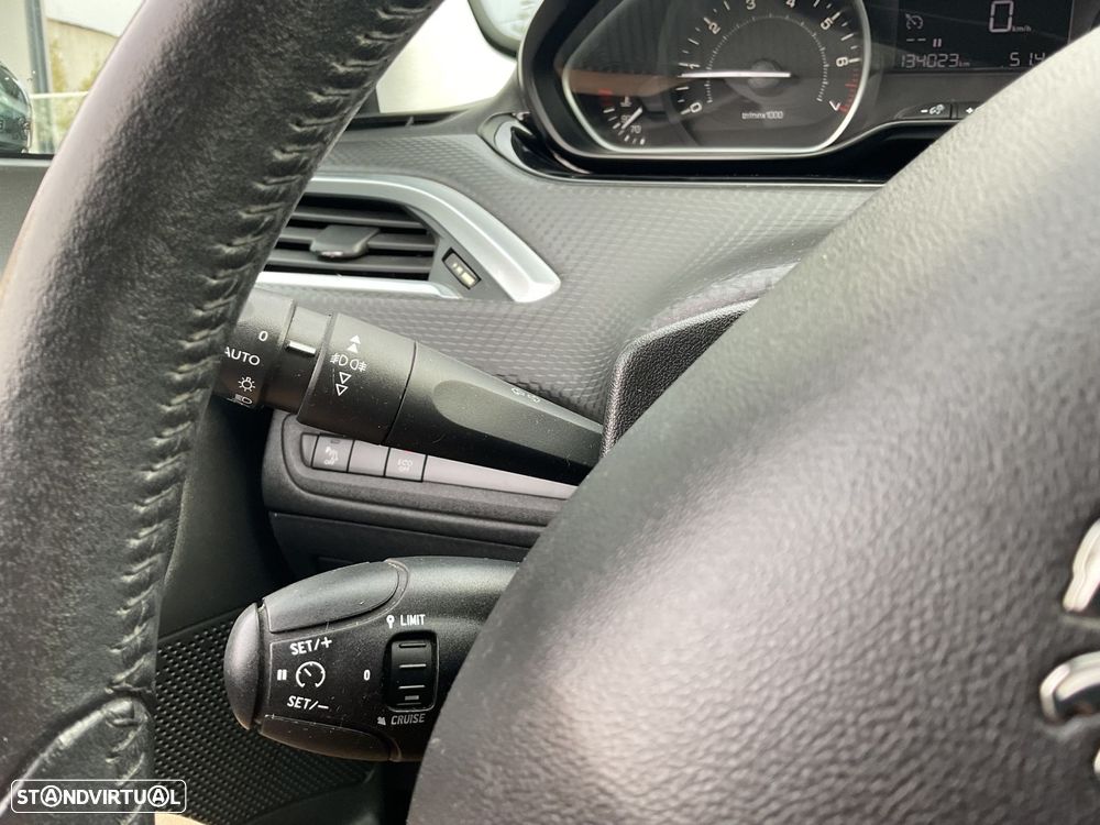 Peugeot 2008 1.2 PureTech Style - 35