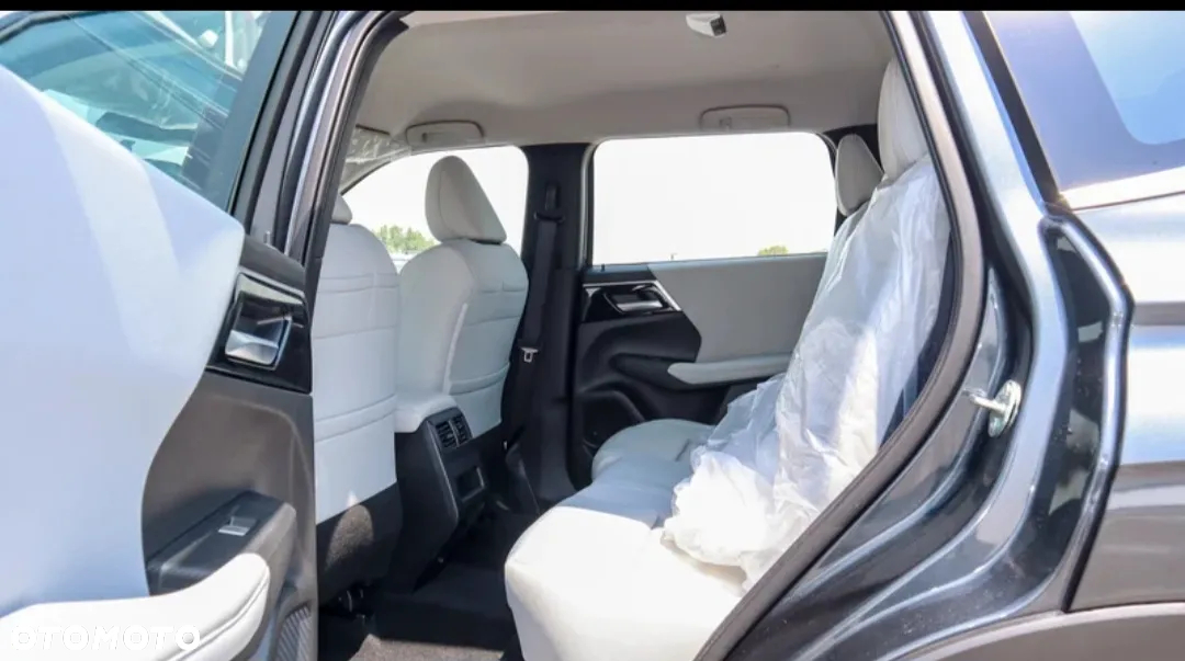 Mitsubishi Outlander - 15