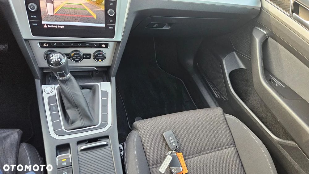 Volkswagen Passat Variant 2.0 TDI BMT Comfortline - 17