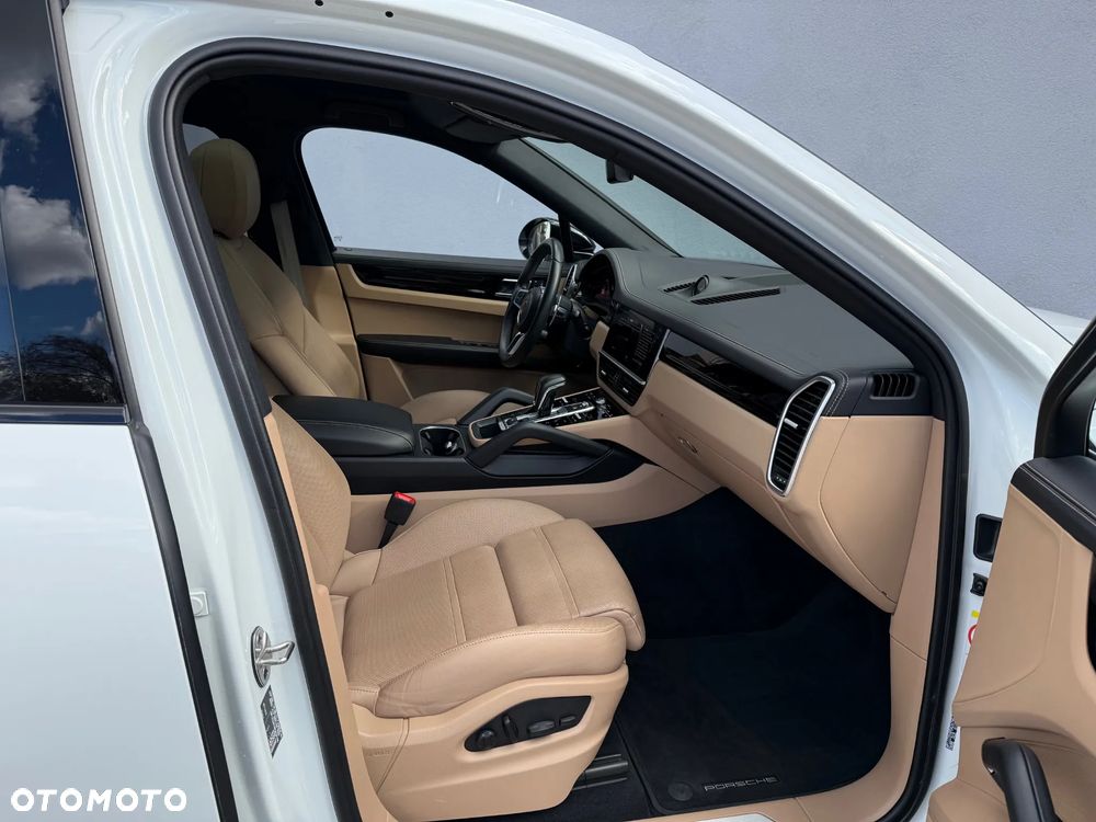 Porsche Cayenne Coupe Platinum Edition - 12