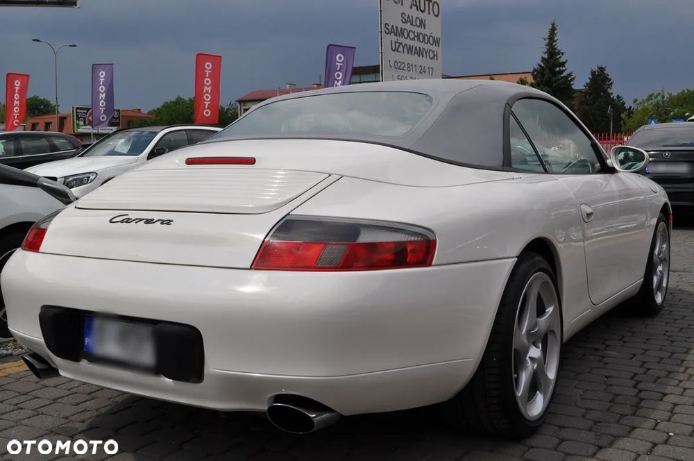 Porsche 911 Carrera - 11