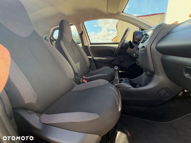 Toyota Aygo x - 15