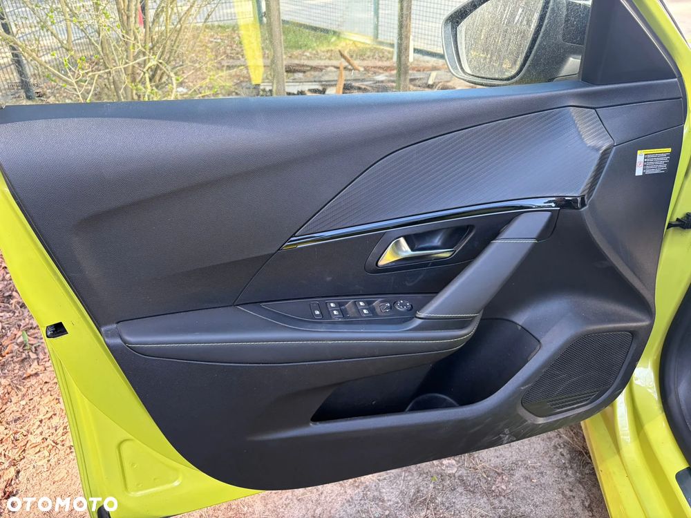 Peugeot 208 - 10