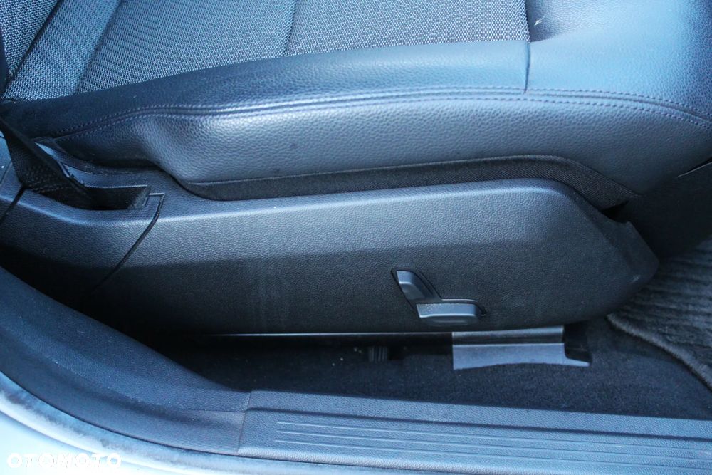 Mercedes-Benz Klasa E 200 CGI BlueEffICIENCY Avantgarde - 28