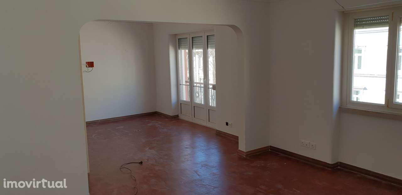 6 Ass. c. 250m² e varandas em Lisboa. A nao perder. Marques do Pombal - Grande imagem: 5/33