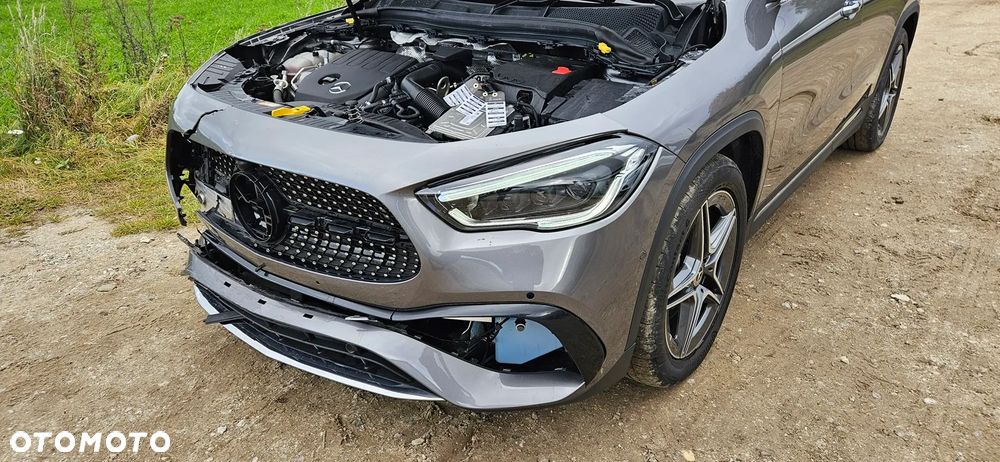 Mercedes-Benz GLA - 25