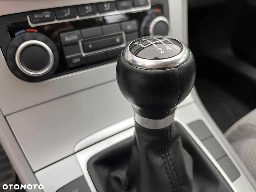 Volkswagen Passat 2.0 TDI Comfortline - 8