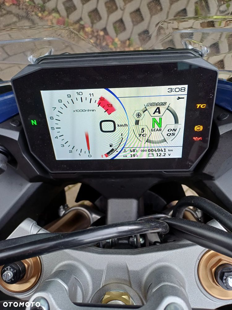 Suzuki GSX 1000 - 19