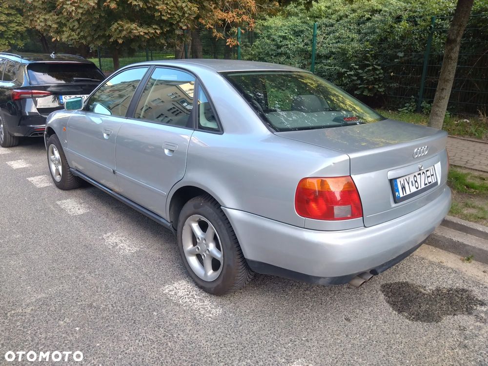 Audi A4 Limousine - 1