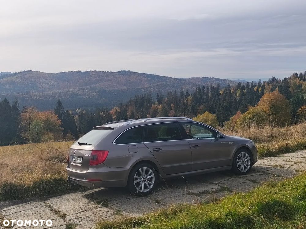 Skoda Superb 2012 photo 2