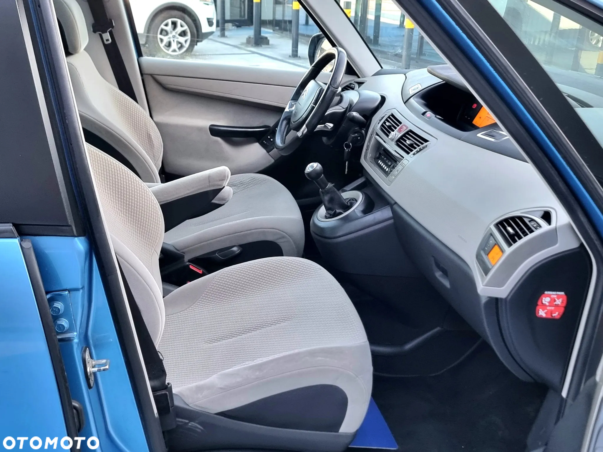 Citroën C4 Picasso 1.8 16V Confort - 9