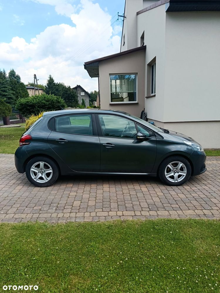 Peugeot 208 - 6
