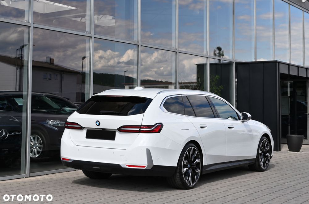 BMW 5 Series 2025 photo 3