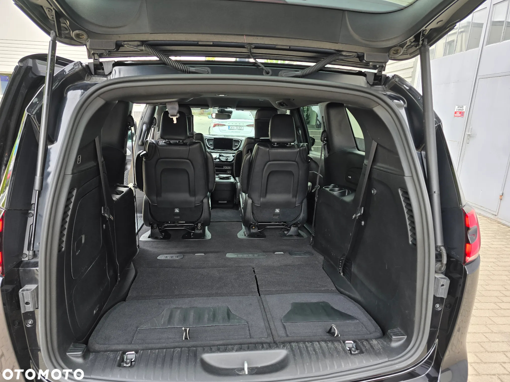 Chrysler Pacifica - 12