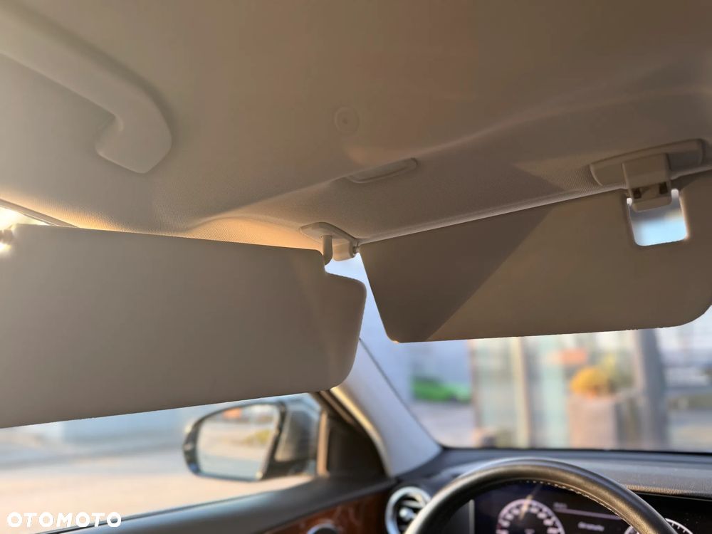 Mercedes-Benz Klasa E 220 d 4-Matic 9G-TRONIC - 15