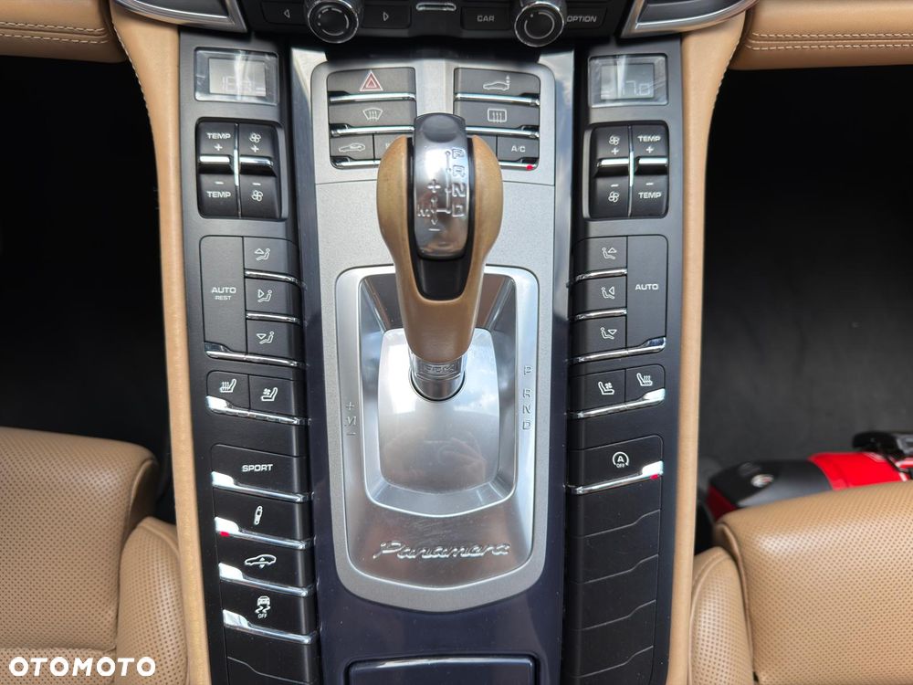 Porsche Panamera 4 - 30