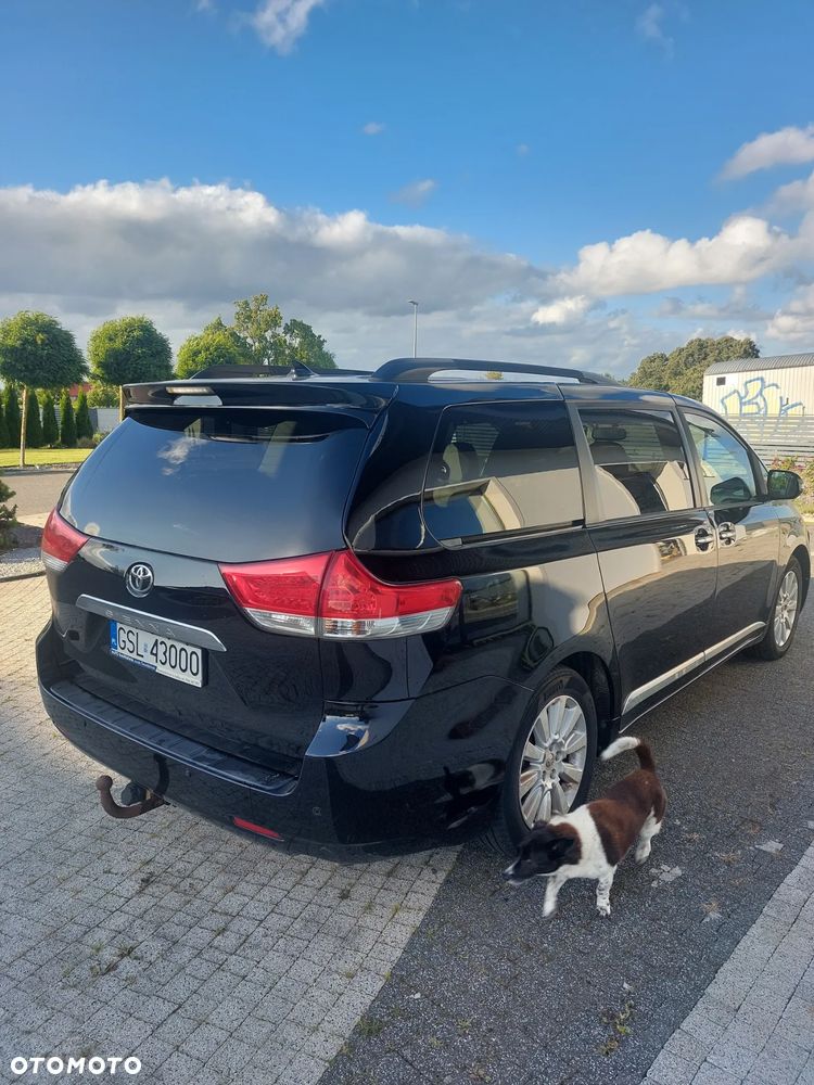 Toyota Sienna 3.5 XLE AWD - 2