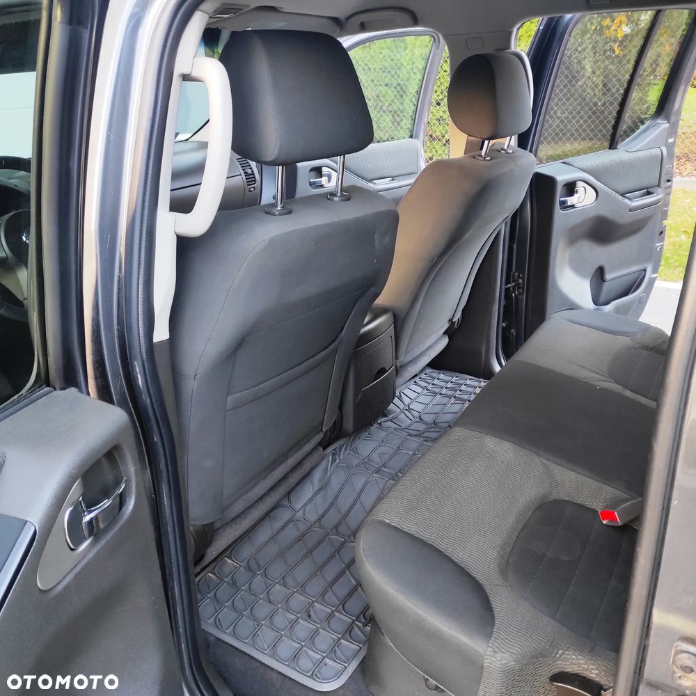 Nissan Navara 2.5 D Platinum - 23