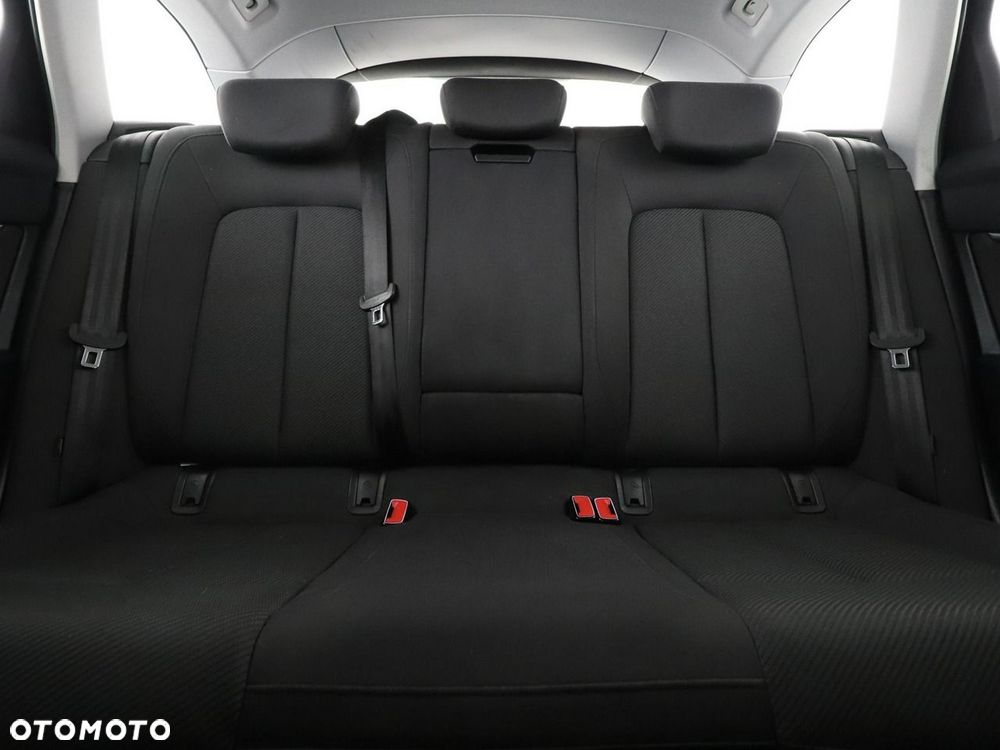 Audi A6 Avant 40 TDI S tronic - 19