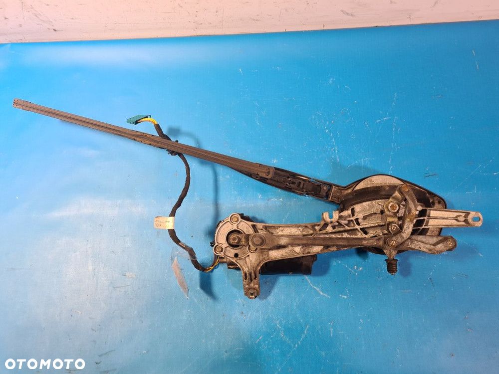 MERCEDES E 220 W 210 MECHANIZM WYCIERACZEK PRZÓD - 8