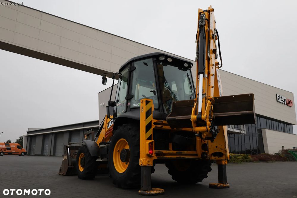JCB 3CX - 9