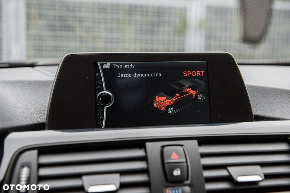 BMW Seria 3 320d Sport Line - 22