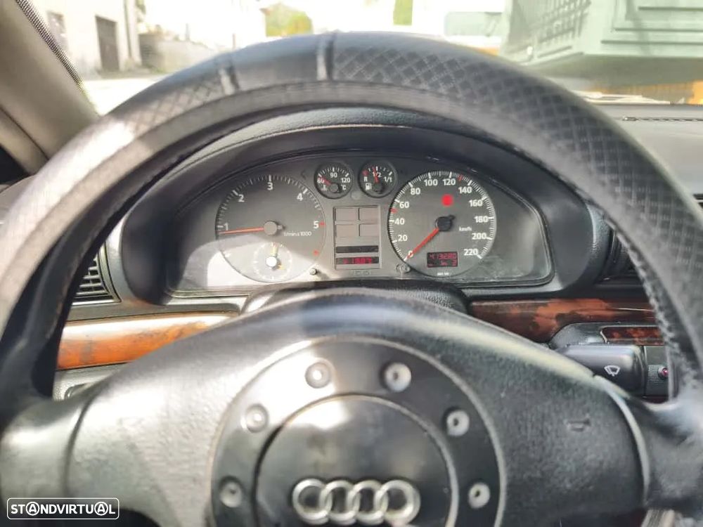 Audi A4 1.9 TDI Attraction - 2