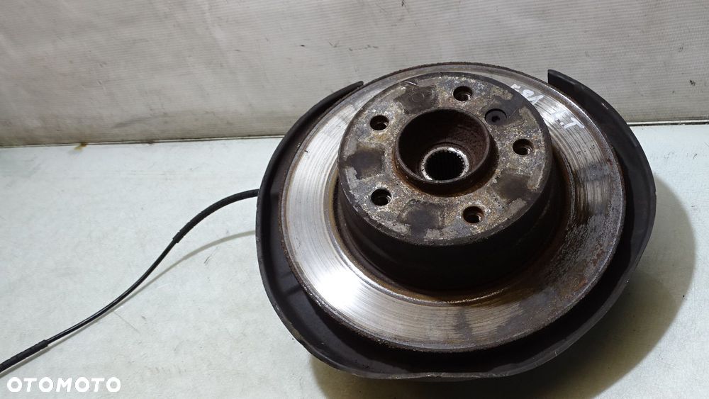 ZWROTNICA PIASTA LEWY TYŁ BMW E81 116i 2.0