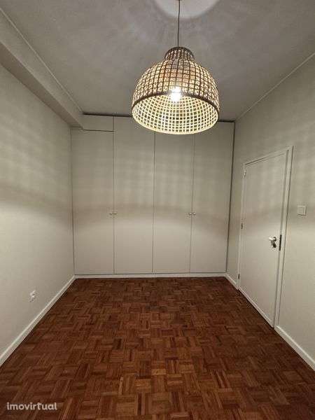 Apartamento T3 pronto a alugar com garagem e totalmemte remodelado - Grande imagem: 2/12